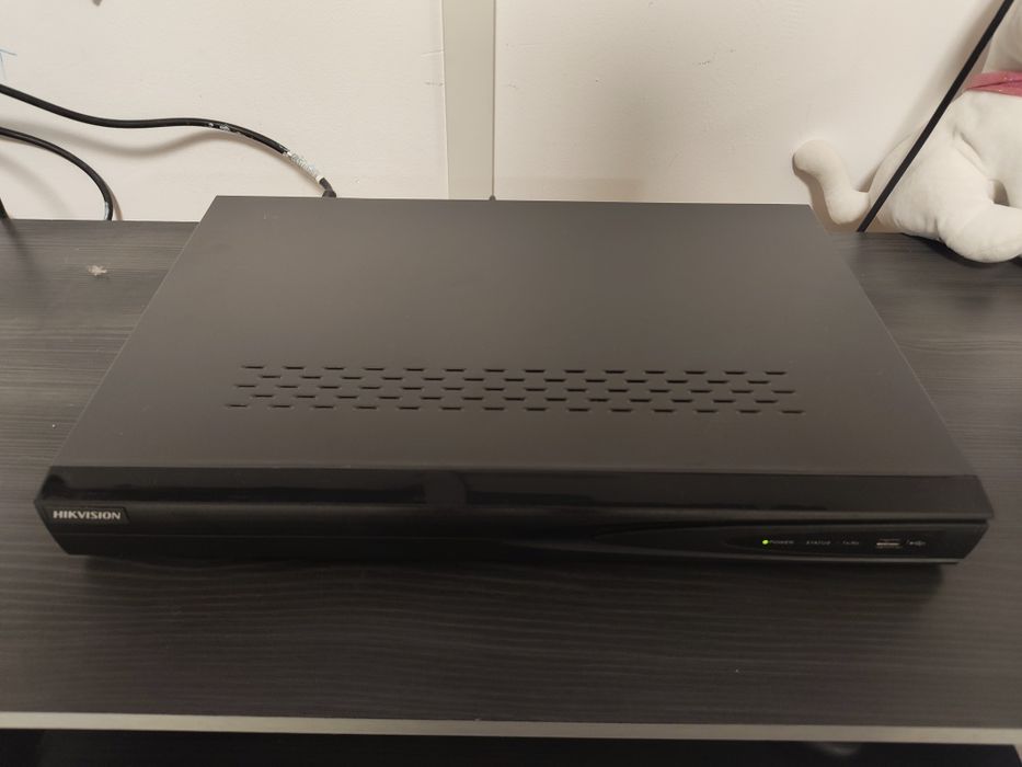 NVR Hikvision 8 canale DS-7608NI-E2/8P/A