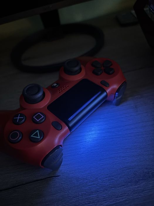 Продавам PlayStation 4