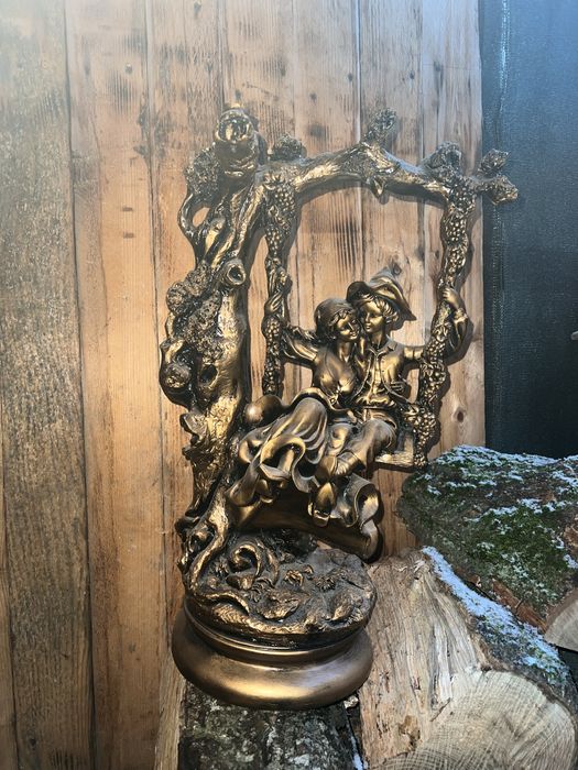 Vand statue pretul este 600 de lei este intr-o stare foarte buna