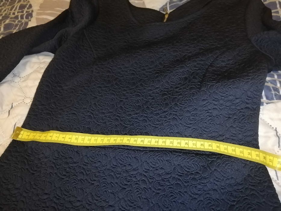 Елегантена тъмно синя рокля, размер М