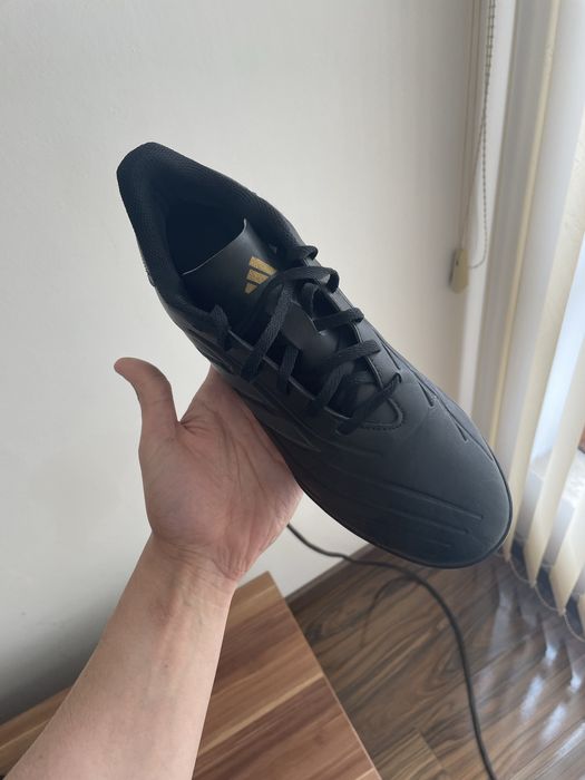 Футболни обувки / стоножки