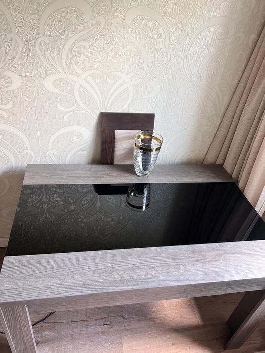 Продам стол и стулья