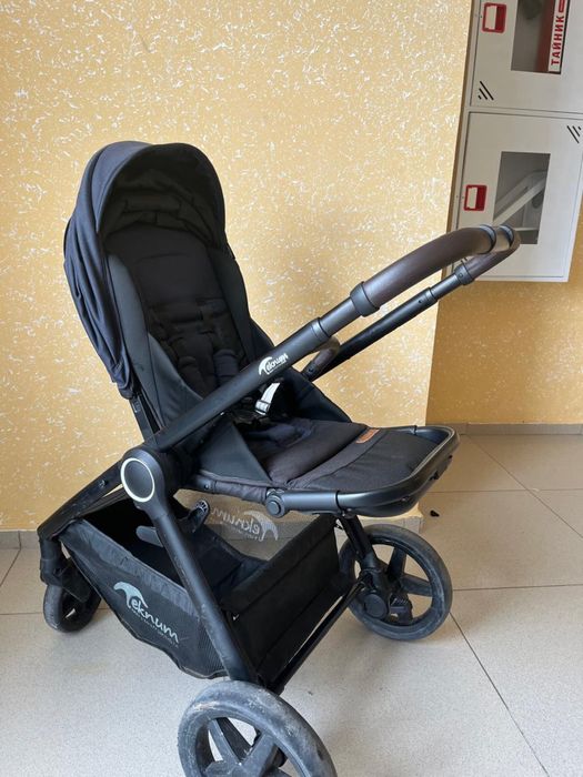 Срочно продам коляску 2 в 1 отличного качества!