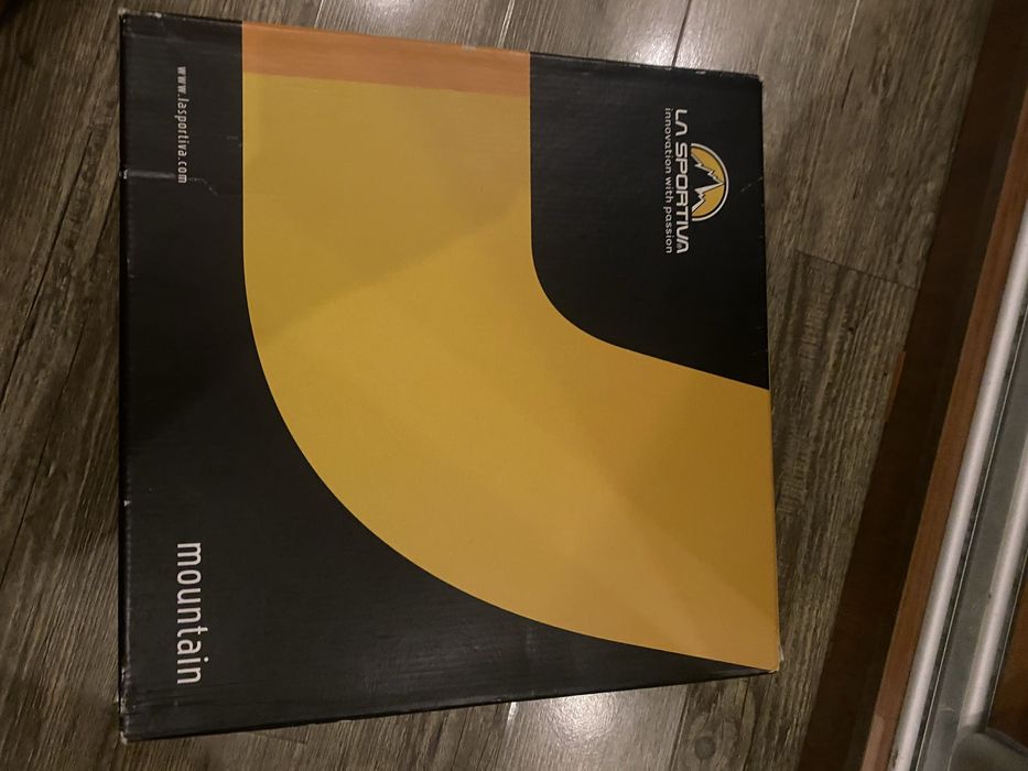 Продам ботинки доя альпинизма с задним рантом,