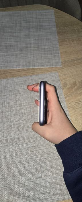 iPhone 11 128gb battery health 79%