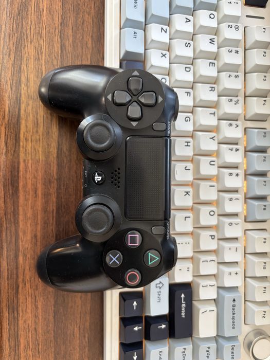 Sony Dualshock 4(оригинальный)