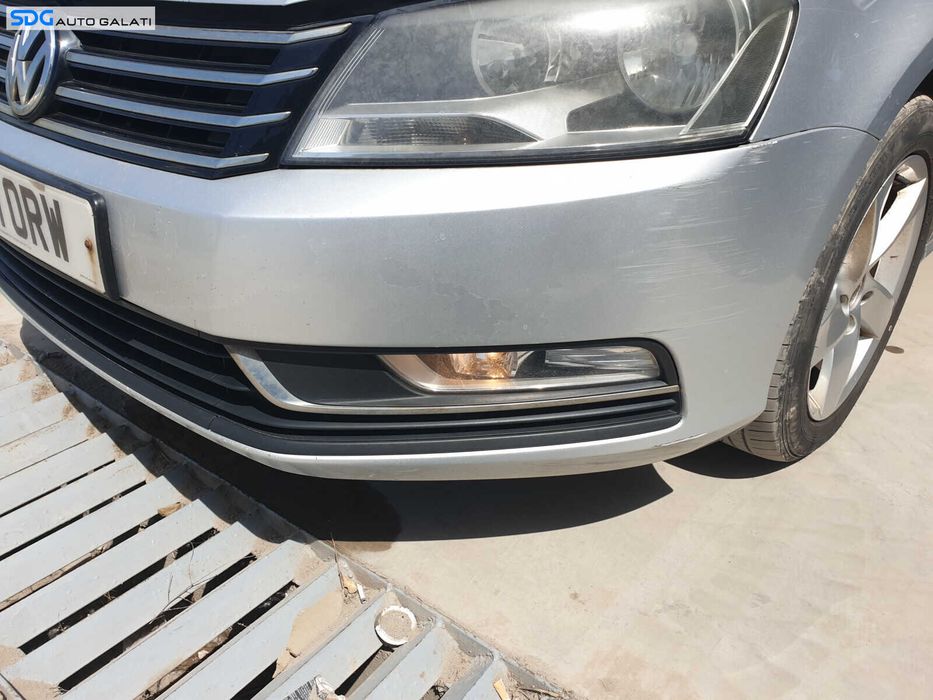 Bara Spoiler Fata cu Grile Proiectoare cu Imperfectiuni Volkswagen Passat B7 2010 - 2015 Culoare LA7W [K3738]