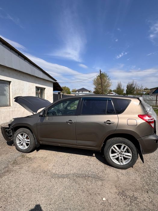 Toyota rav 4 2010 год