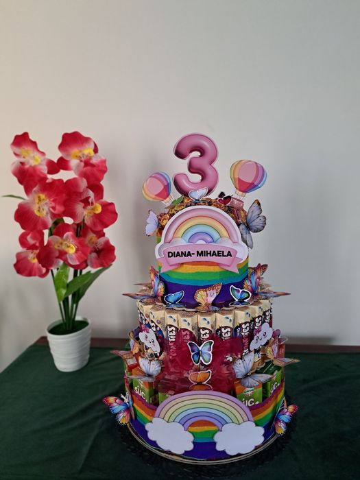 Tort din dulciuri ambalate
