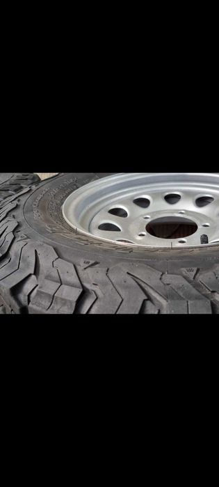 Roți complete cu jante din oțel și anvelope Made în  SUA