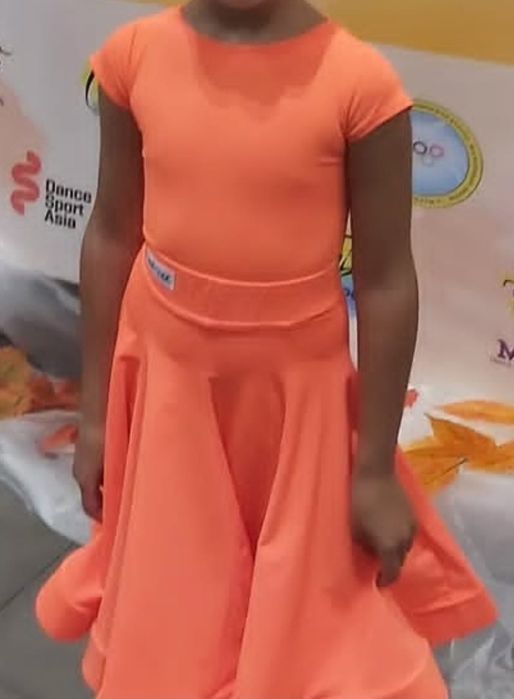 Продам платья для танцев