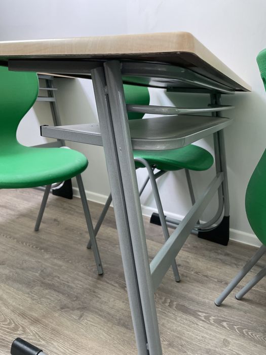Парта школьная. Стульчики