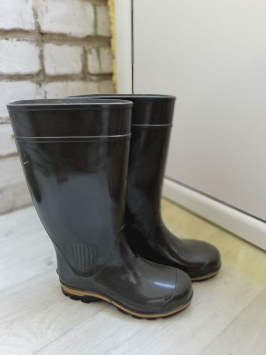 Резиновые сапоги