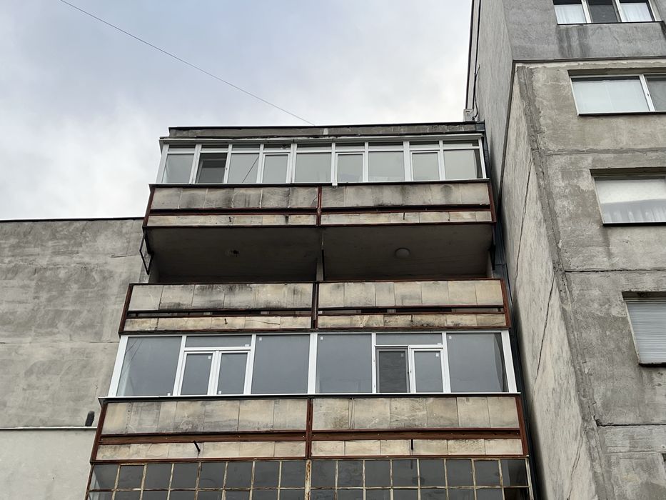 Продава се 3-стаен апартамент