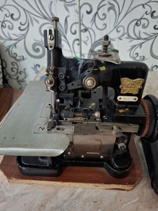 Оверлок китайский в рабочем состояние