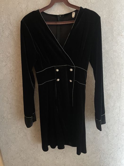 Продаю чёрное короткое платье