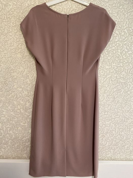 Женское платье бежевое