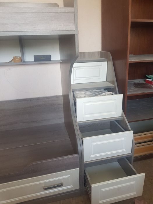 Двухъярусная кровать