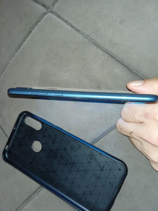 Хуавей у6 32 в отличном состоянии