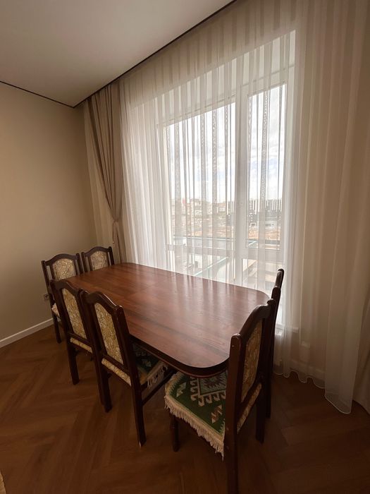 Продам стол с 8 стульями