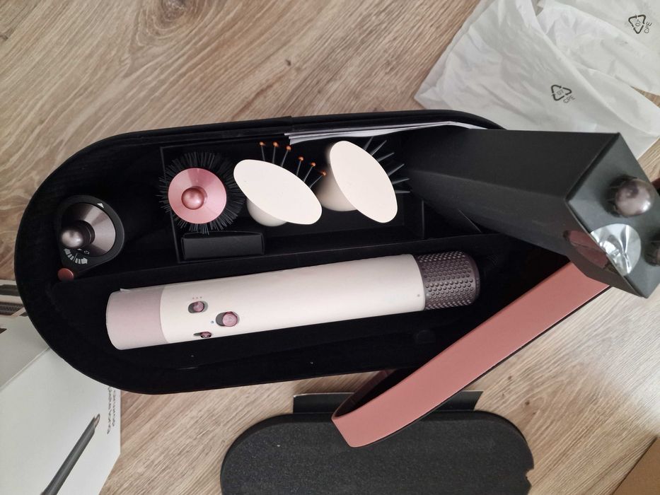 Dyson airwrap в розовом цвете