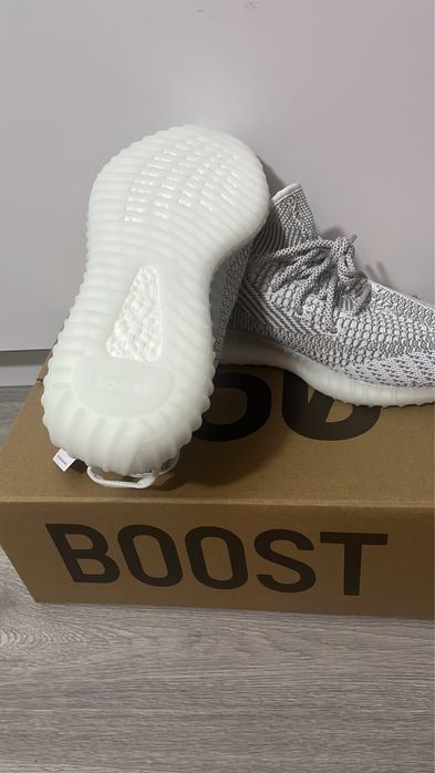 Adidasi yeezy350 nr 39,42