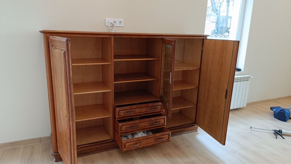 Старинен шкаф - много красив!