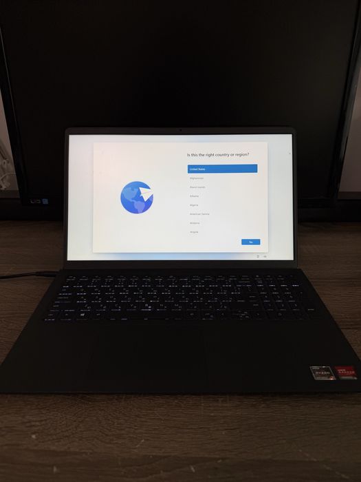 Dell Vostro 3515 Ryzen 7 / 512GB SSD / Отлично състояние