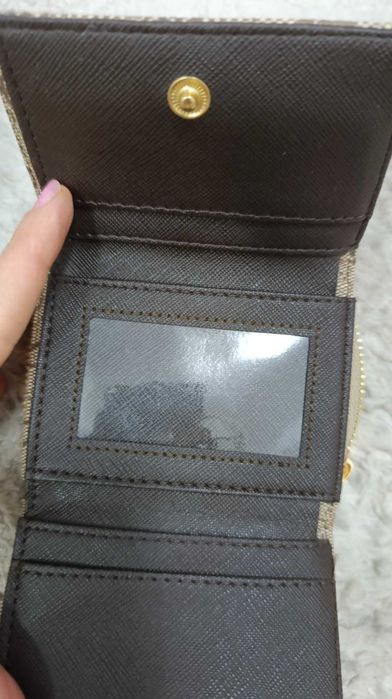 Guess нови портмонета