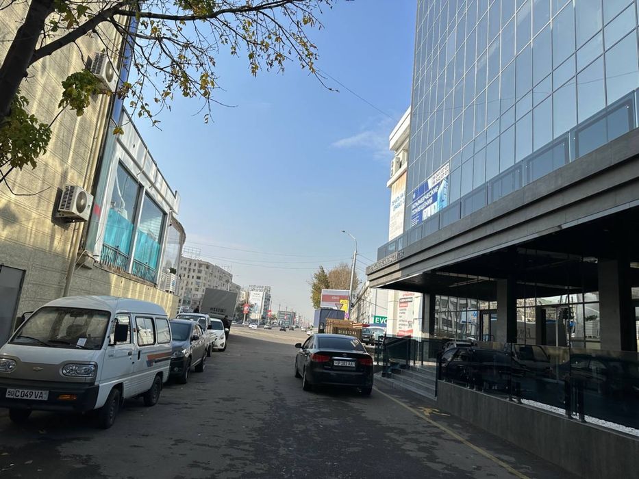 Бизнес центрда офис сотилади срочна