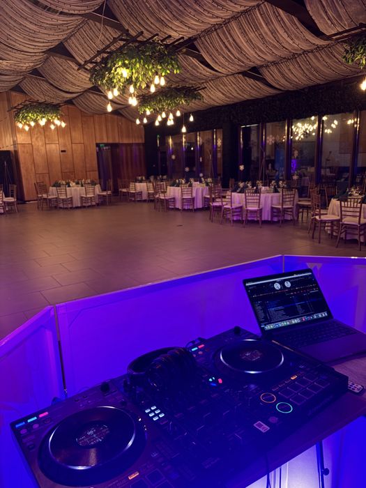 Dj pentru evenimente boxe lumini