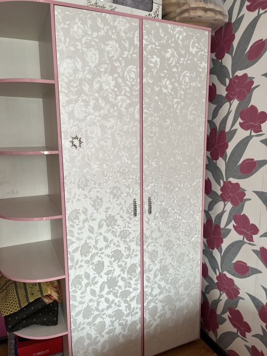 Продам шкаф вместе с тумбой