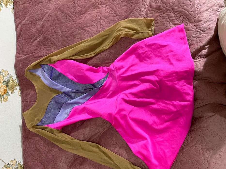 Набор одежды и коньки