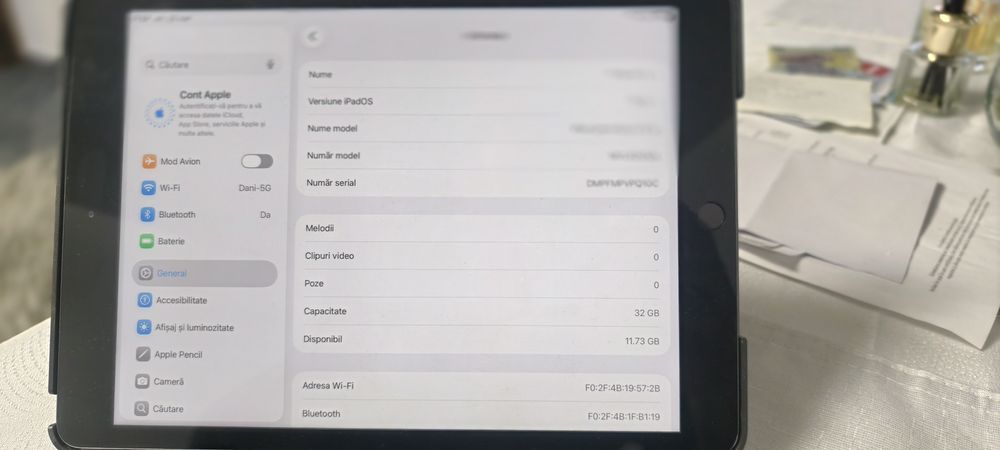 iPad generația 8, 10,2 inch plus husa cu tastatura