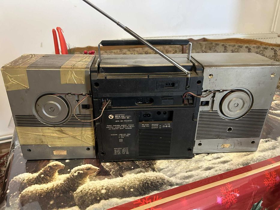 radiocaseton VEGA rusesc vintange,si radio