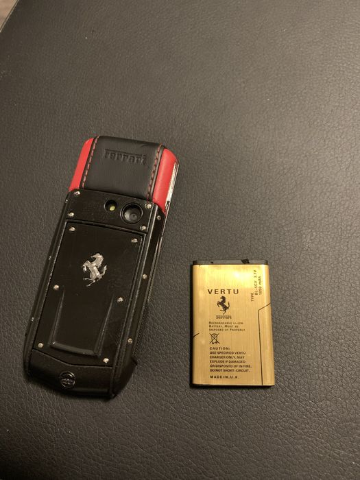 Vertu ferrari лимитиран телефон