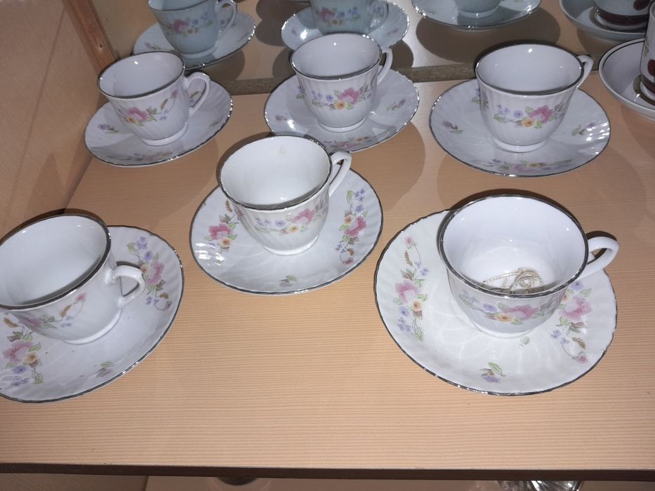 Кофейные чашки с блюдцеми