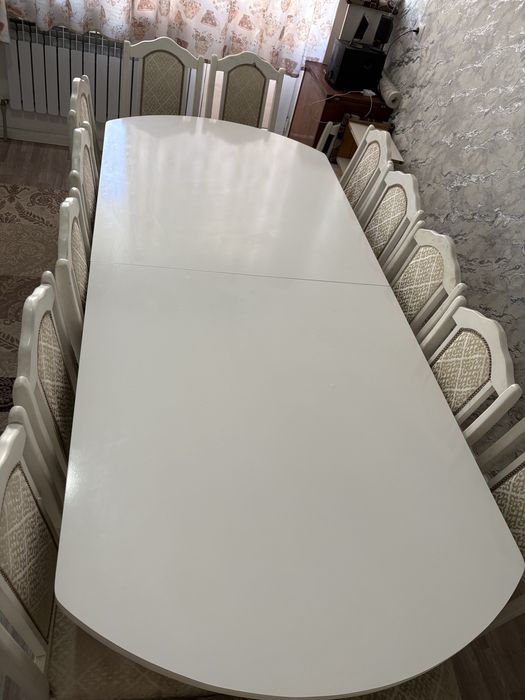 Стол и стулья для зала