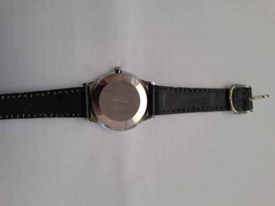 Продавам ръчни часовници.