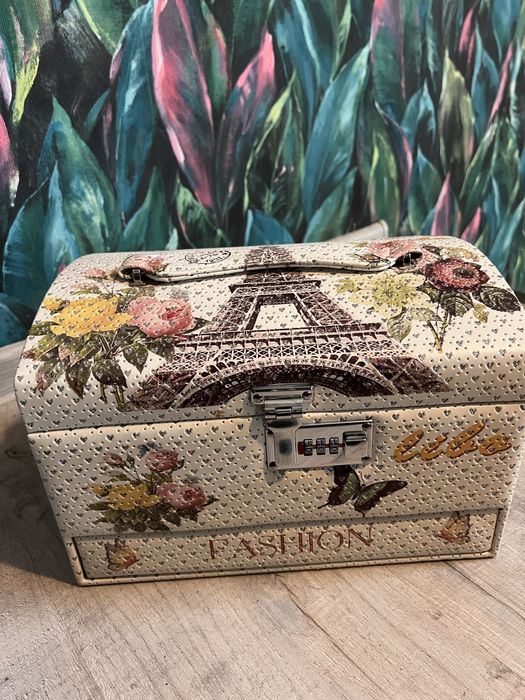 Cutie bijuterii cu cifru-noua