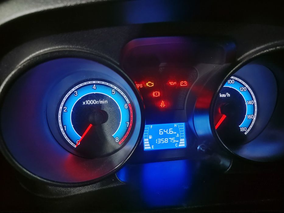 Avtomobil Changan T3