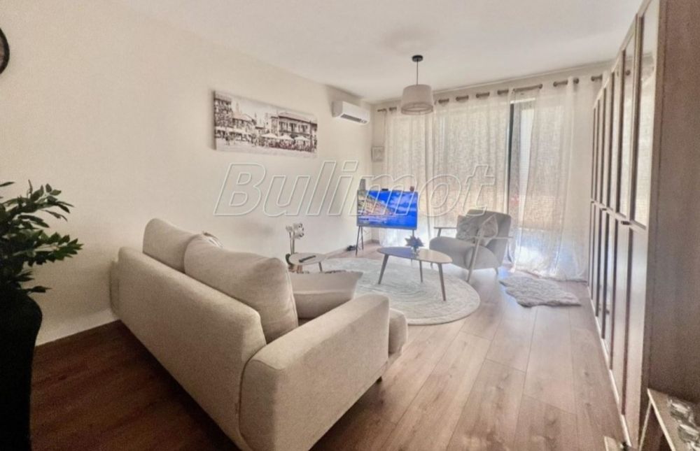 Канапе, цвят крем