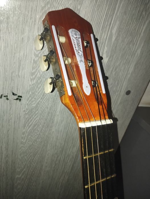 Гитара сотилади,,