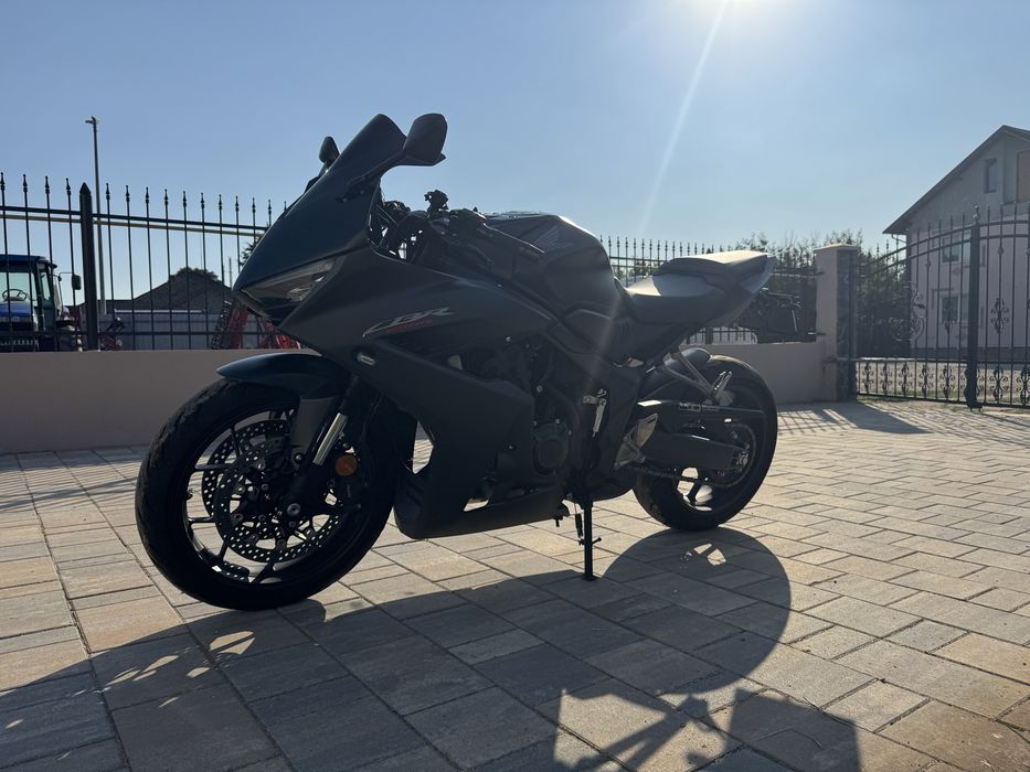 Honda CBR650R E-Clutch – 2024