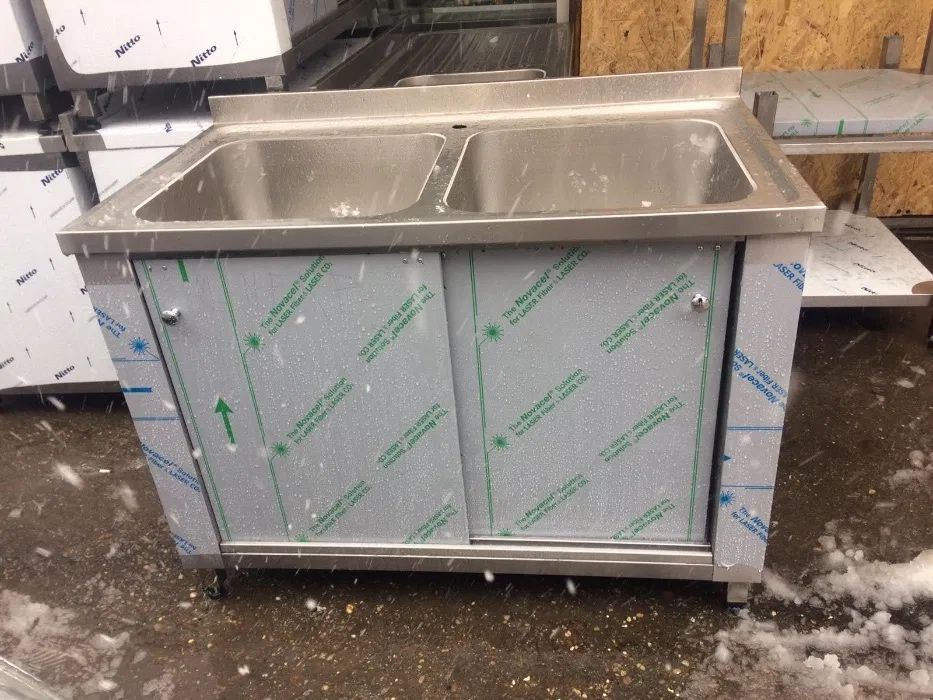 Monilier pentru bucatarii profesionale / mese de inox / hote de inox / spalatoare de inox