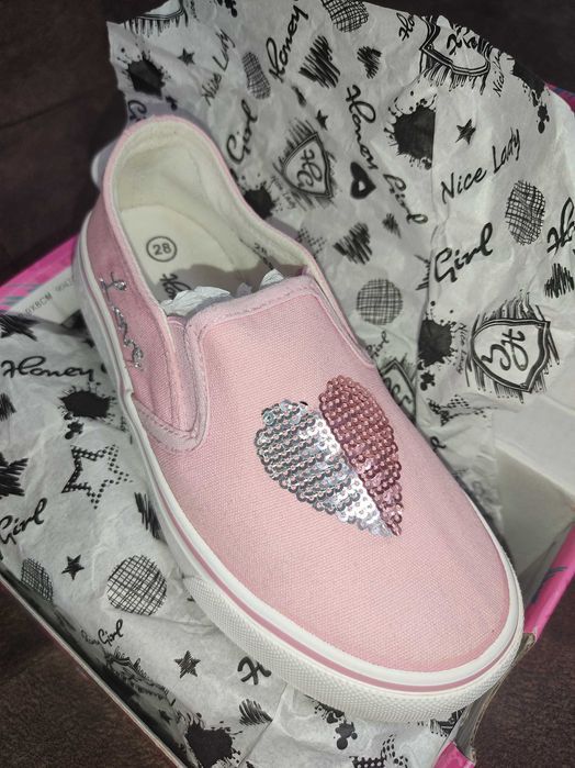 Продам обувь на девочку