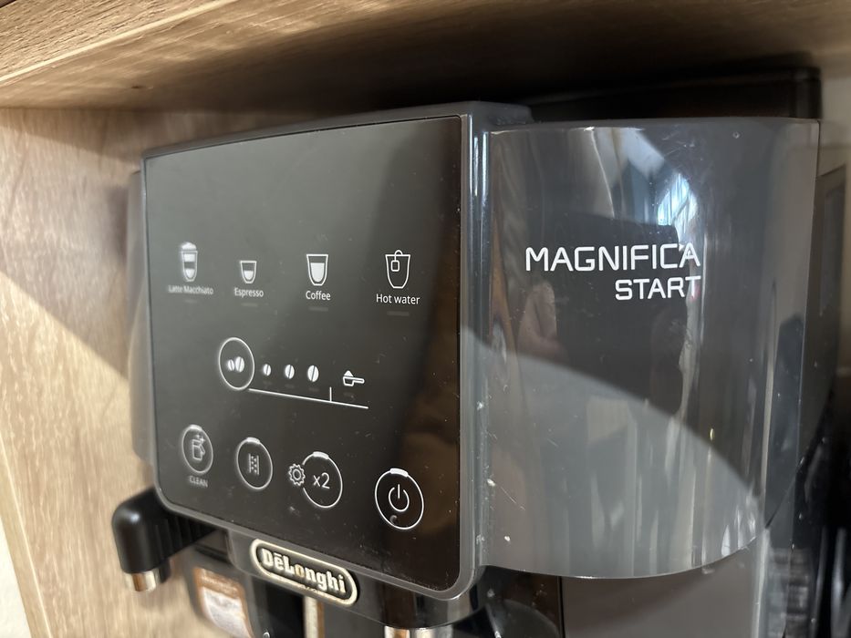 Спешно Delonghi Magnifica Start 223.61 gb - перфектно състояние