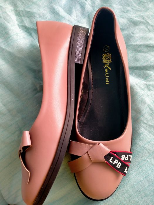 Продам туфли новые