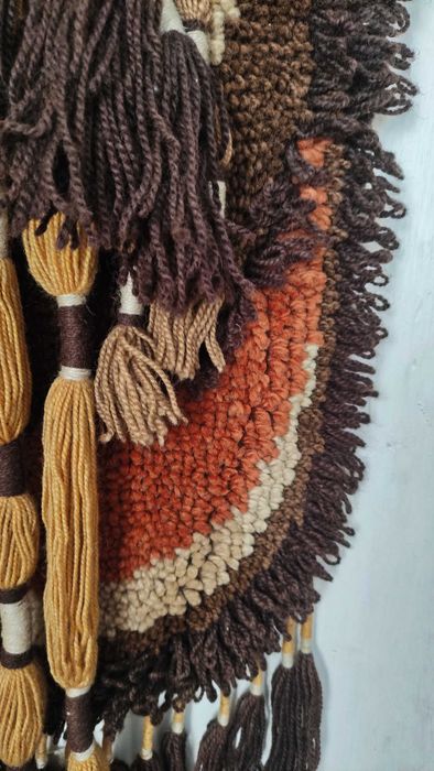 Вълнено килимче ръчна изработка за закачане на стена