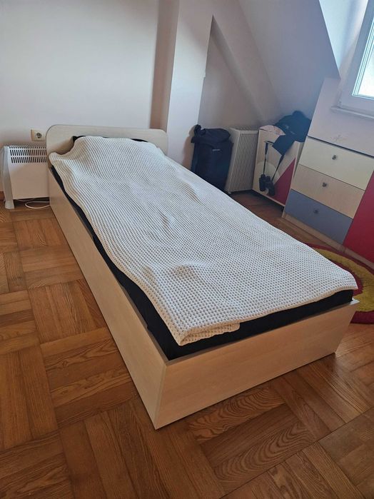 Единично легло - 90 см × 200 см